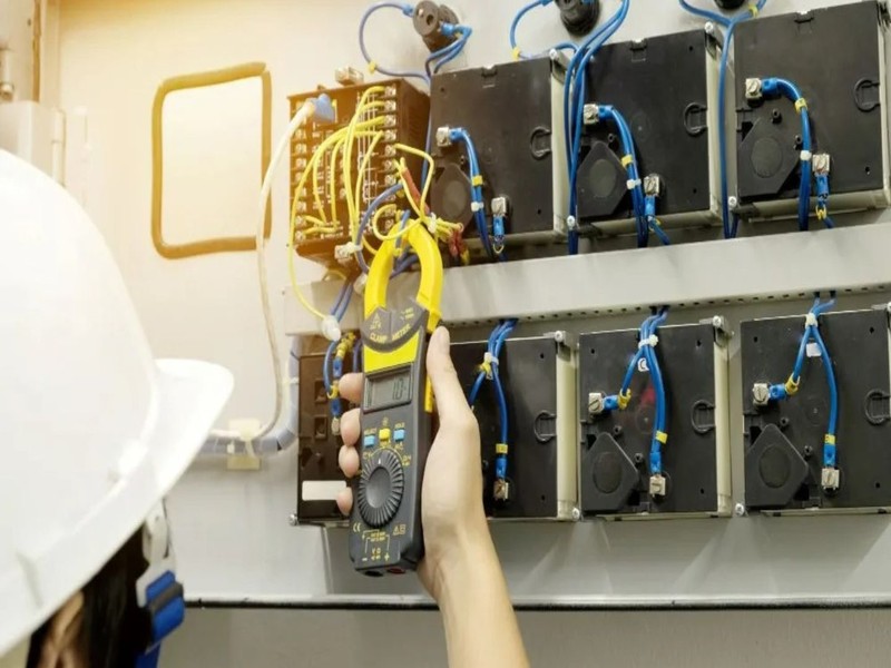 Advanced Technology Used by a Modern Commercial Electrician